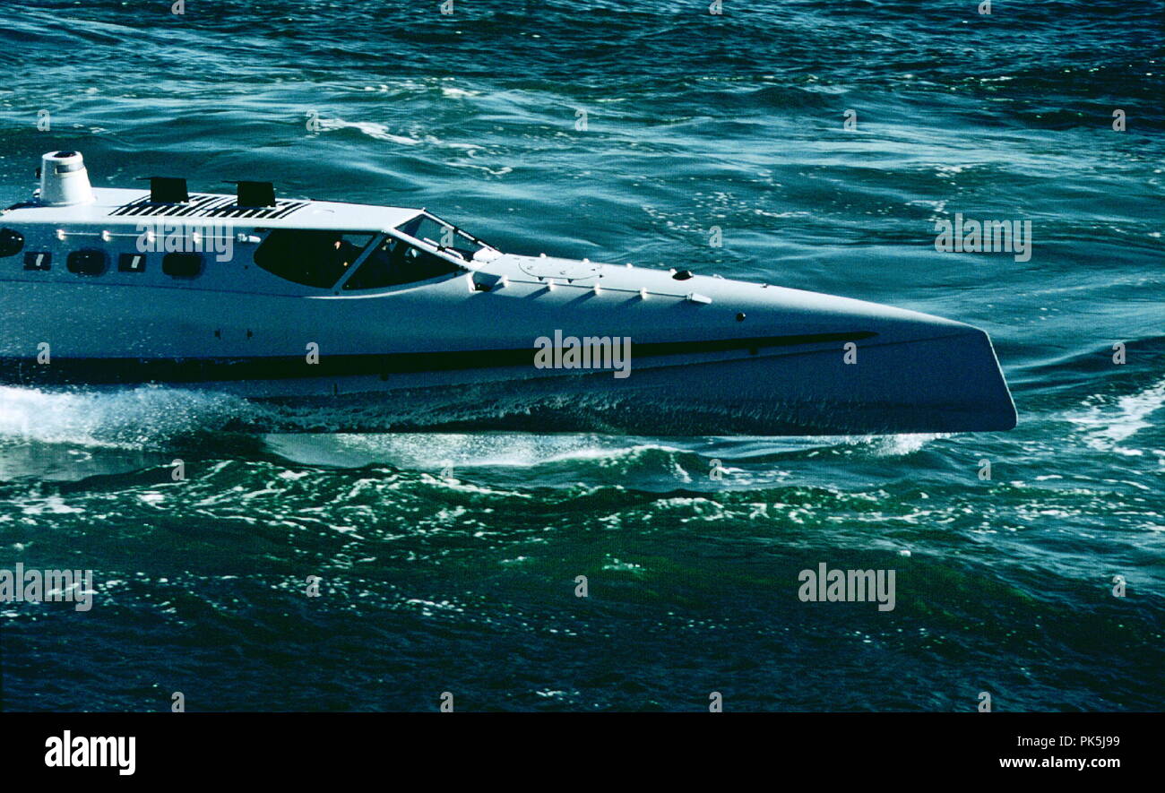 AJAXNETPHOTO. 5TH OCTOBER, 1999. ENGLISH CHANNEL - ASSAULT CRAFT - BOND BOAT - THE NAVY'S PROTOTYPE HIGH SPEED ASSAULT CRAFT ON DISPLAY DURING STAFF COLLEGE SEA DAYS. PHOTO:JONATHAN EASTLAND/AJAX REF:2 1099 Stock Photo