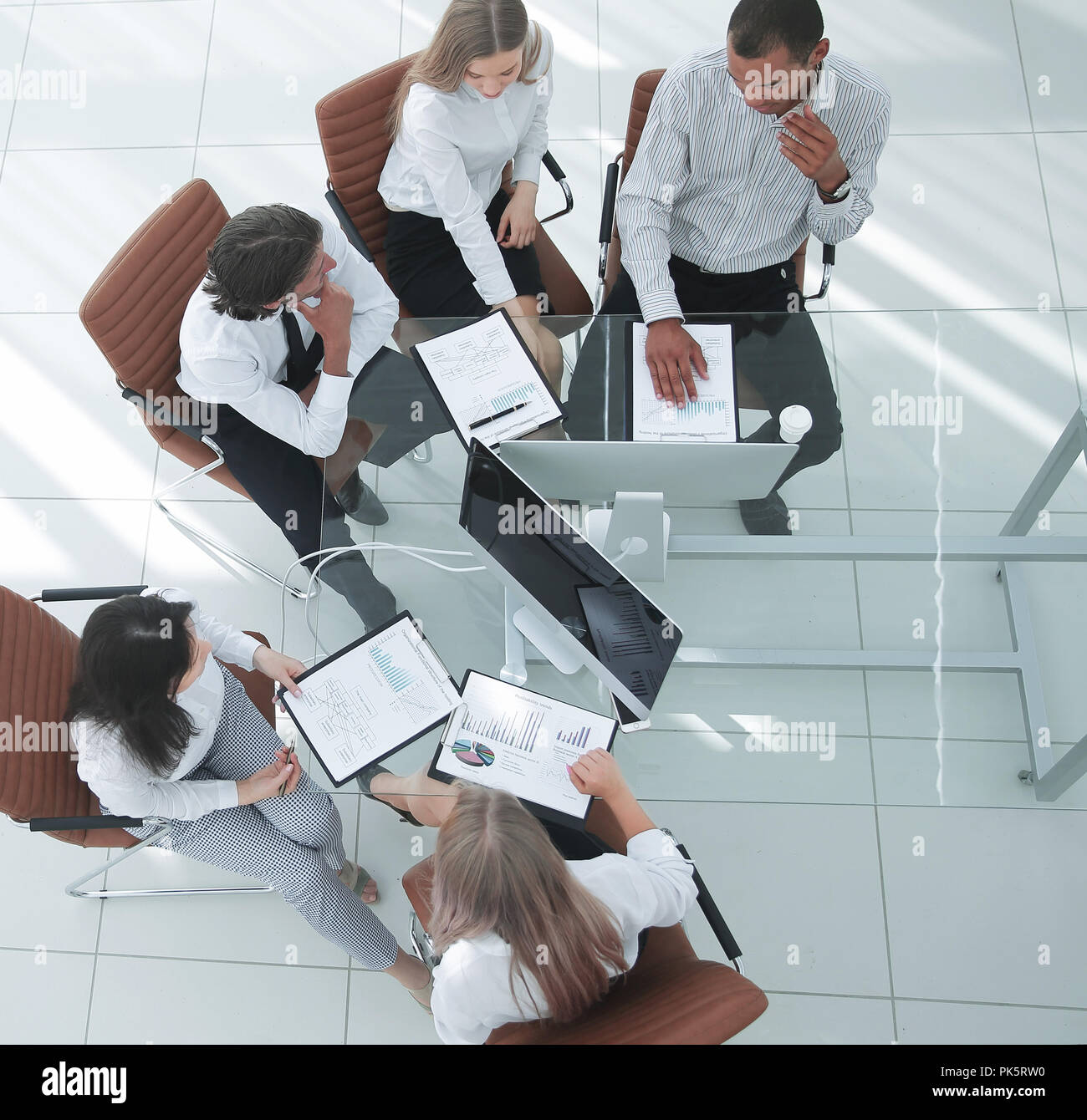 Above planning business people hi-res stock photography and images - Alamy