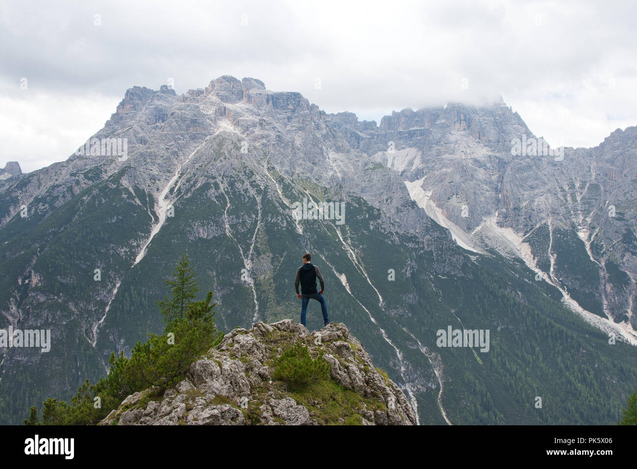 Mountain top cloud hi-res stock photography and images - Alamy