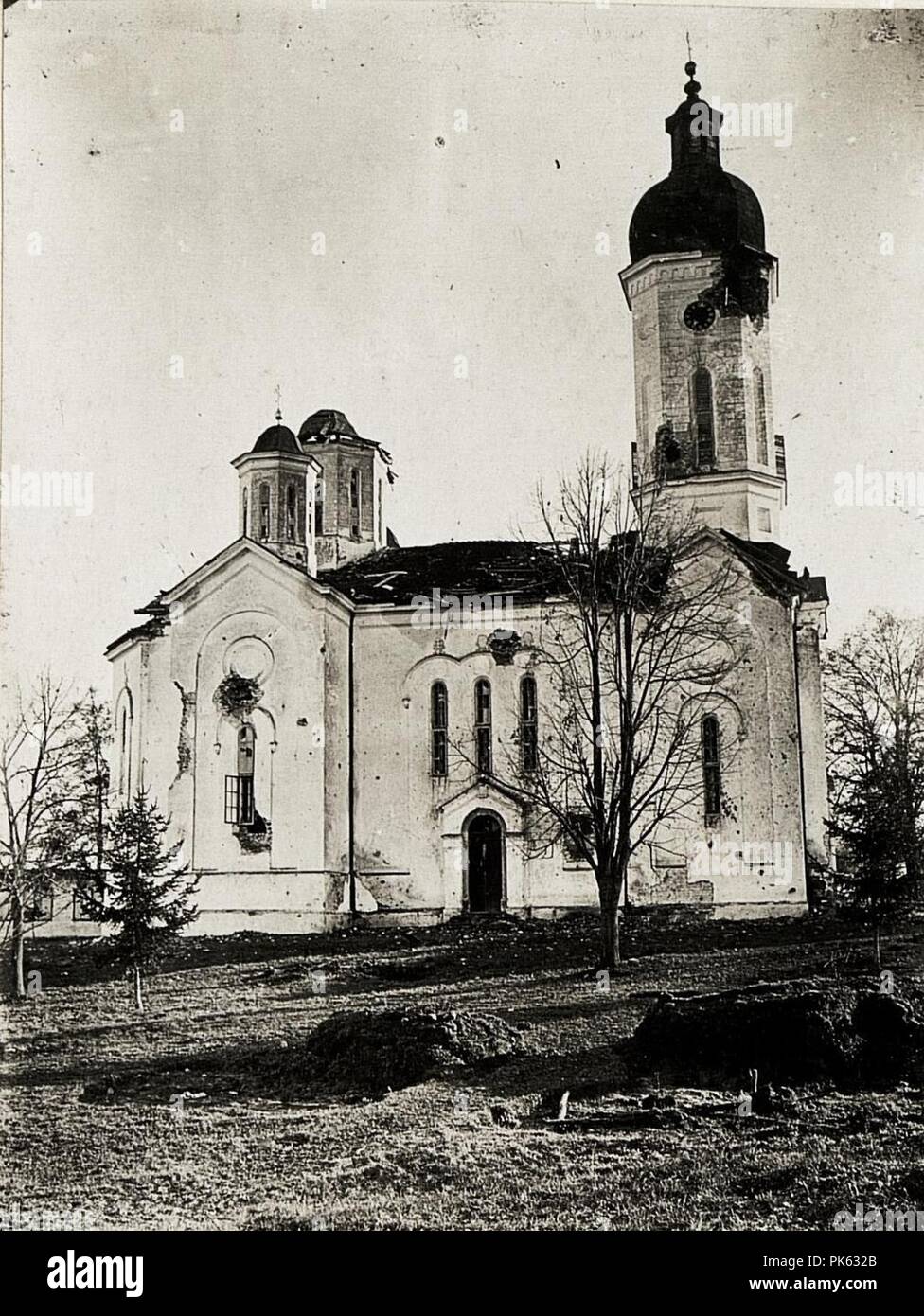 Beschädigte Kirche in Loznica. Stock Photo