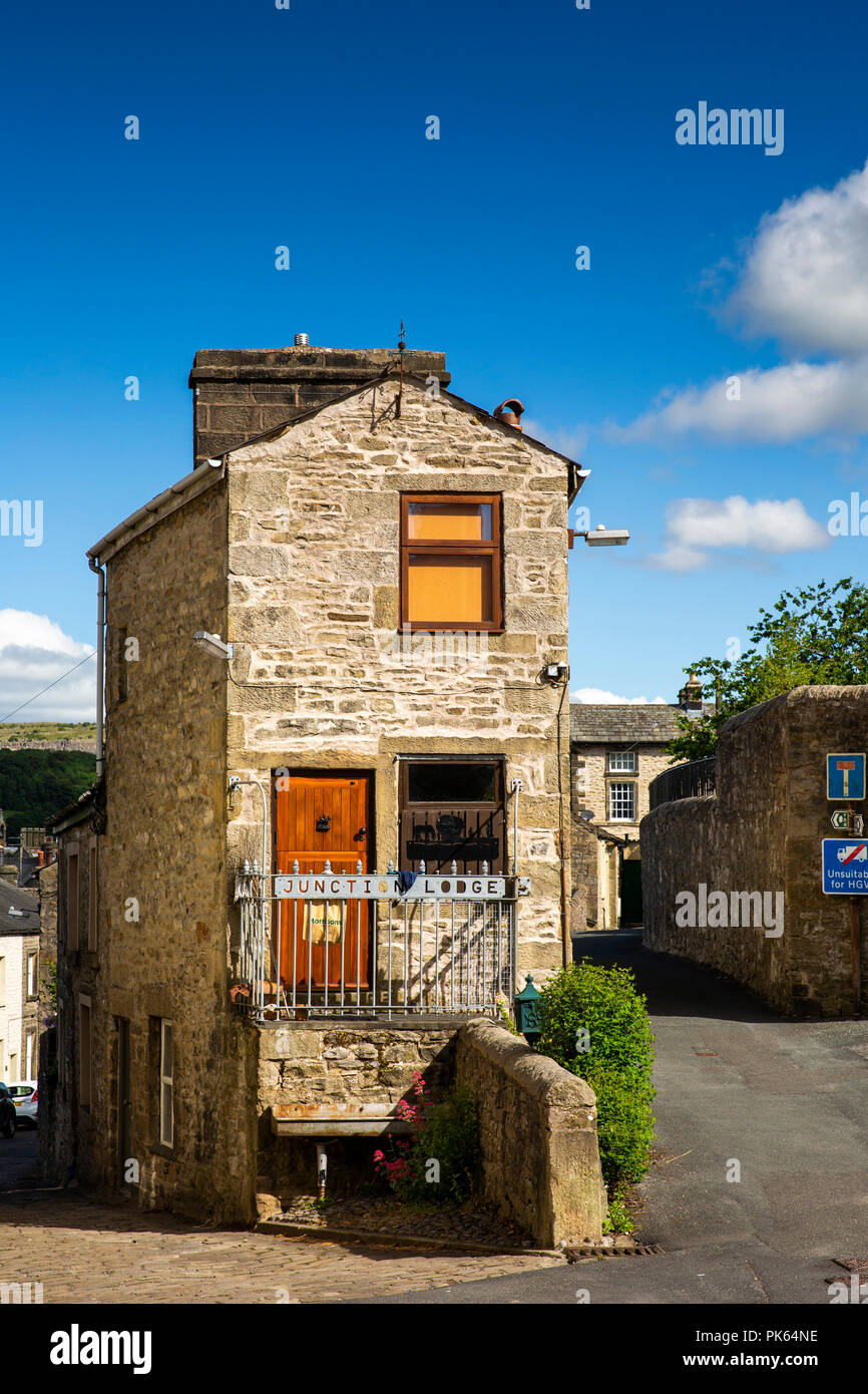 UK, Yorkshire, Settle, Victoria Street, Junction Lodge, wedge shaped building at junction with School Hill Stock Photo