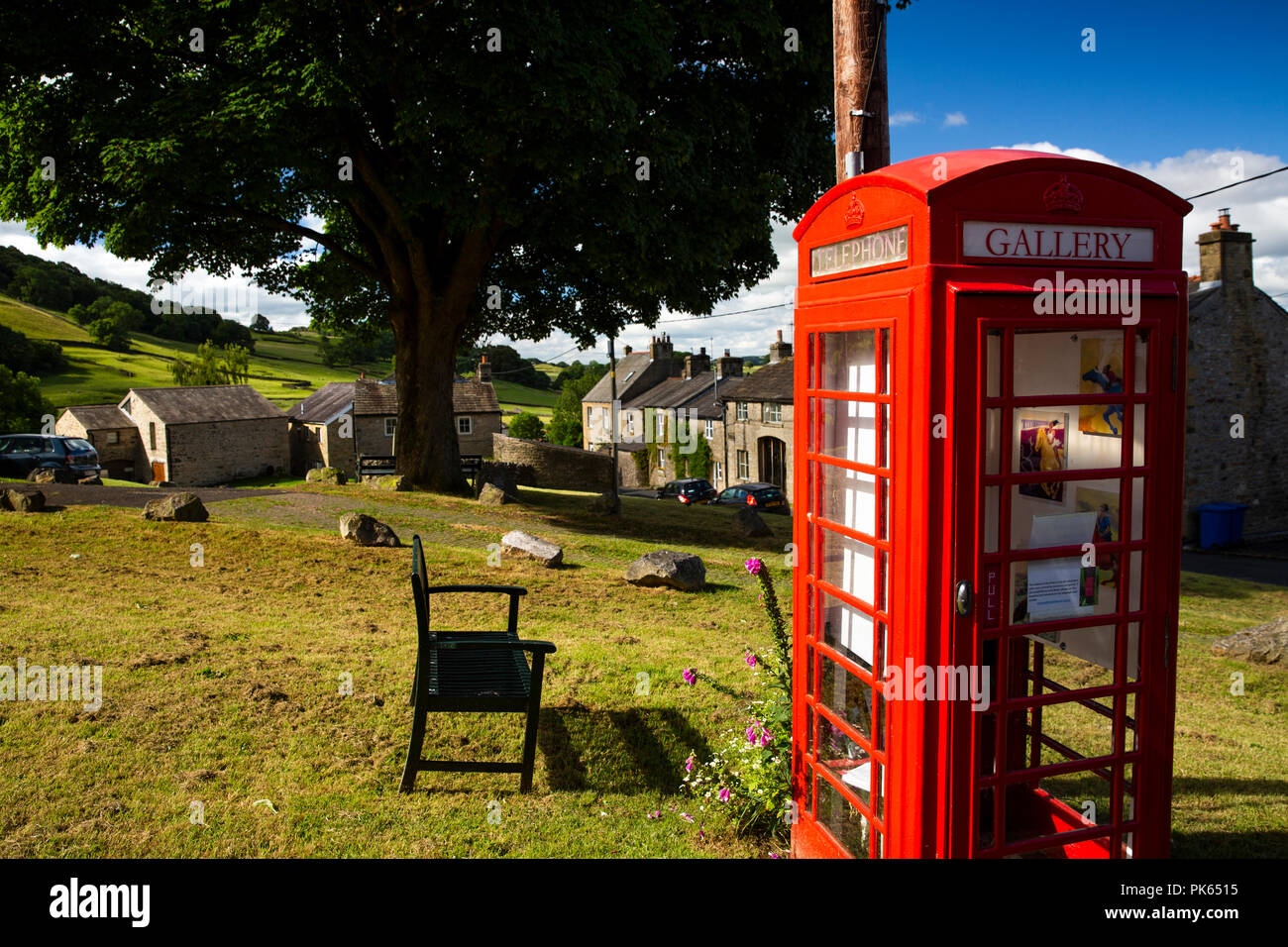 UK, Yorkshire, Settle, Green Head Lane, the Gallery on the Green, in old red K6 phone box, world’s smallest art gallery Stock Photo
