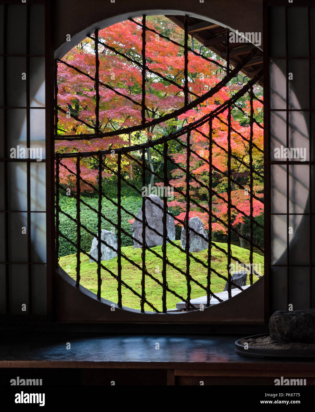 Japanese window round kyoto hires stock photography and images Alamy