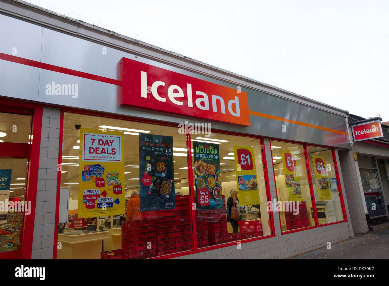 Iceland supermarket exterior hi-res stock photography and images - Alamy