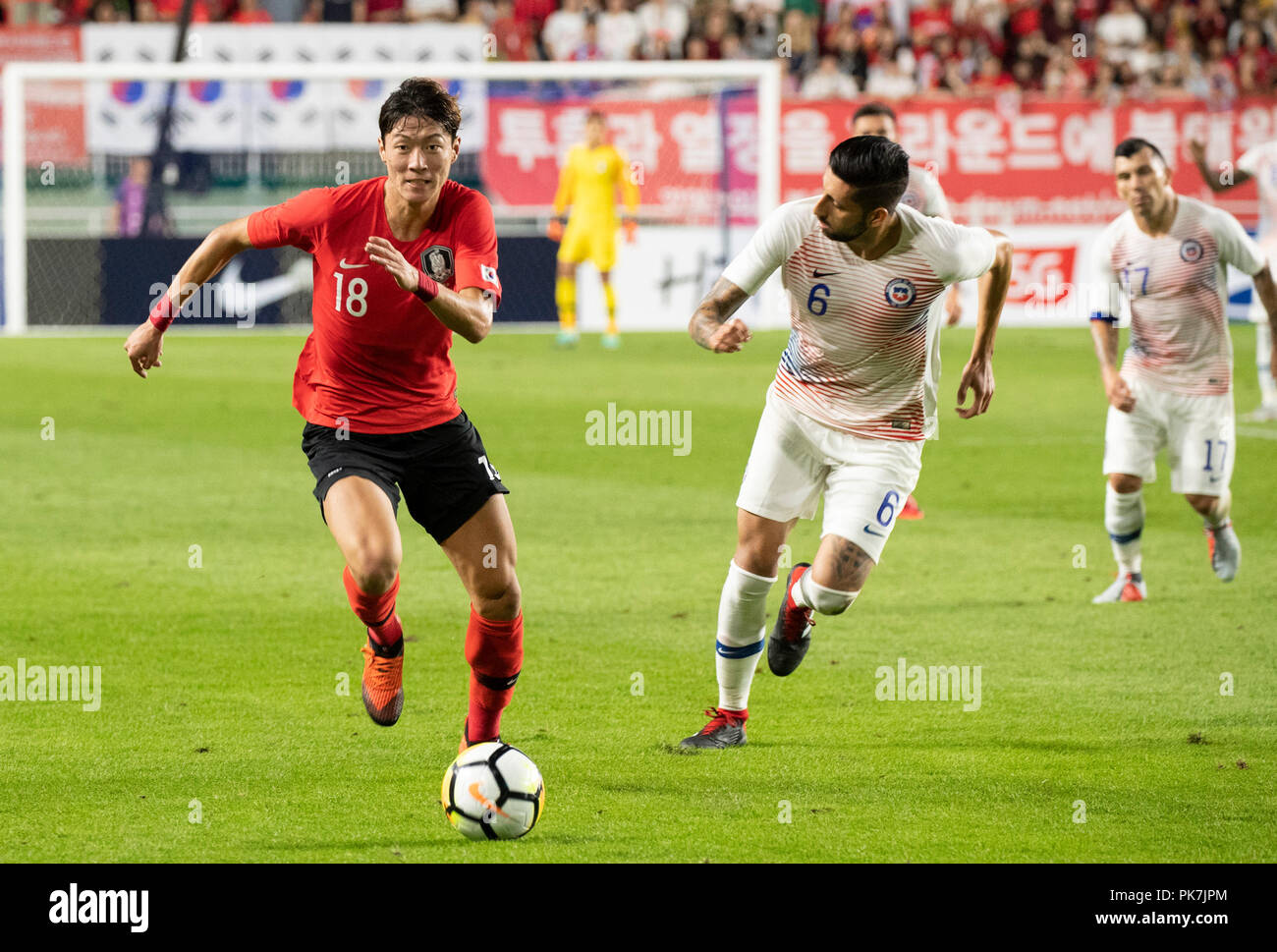 Suwon, South Korea. 11th Sep, 2018. Hwang Uijo (L) of South Korea vies with Guillermo Maripan of Chile during a friendly soccer match between South Korea and Chile at Suwon World Cup Stadium in Suwon, South Korea, on Sept. 11, 2018. The match ended with a 0-0 draw. Credit: Lee Sang-ho/Xinhua/Alamy Live News Stock Photo
