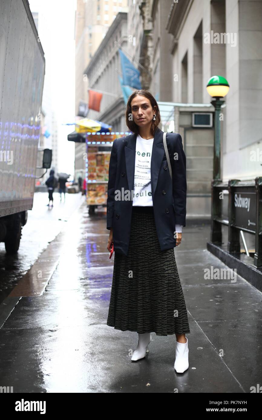 Pleated skirt street style hi res stock photography and images Alamy