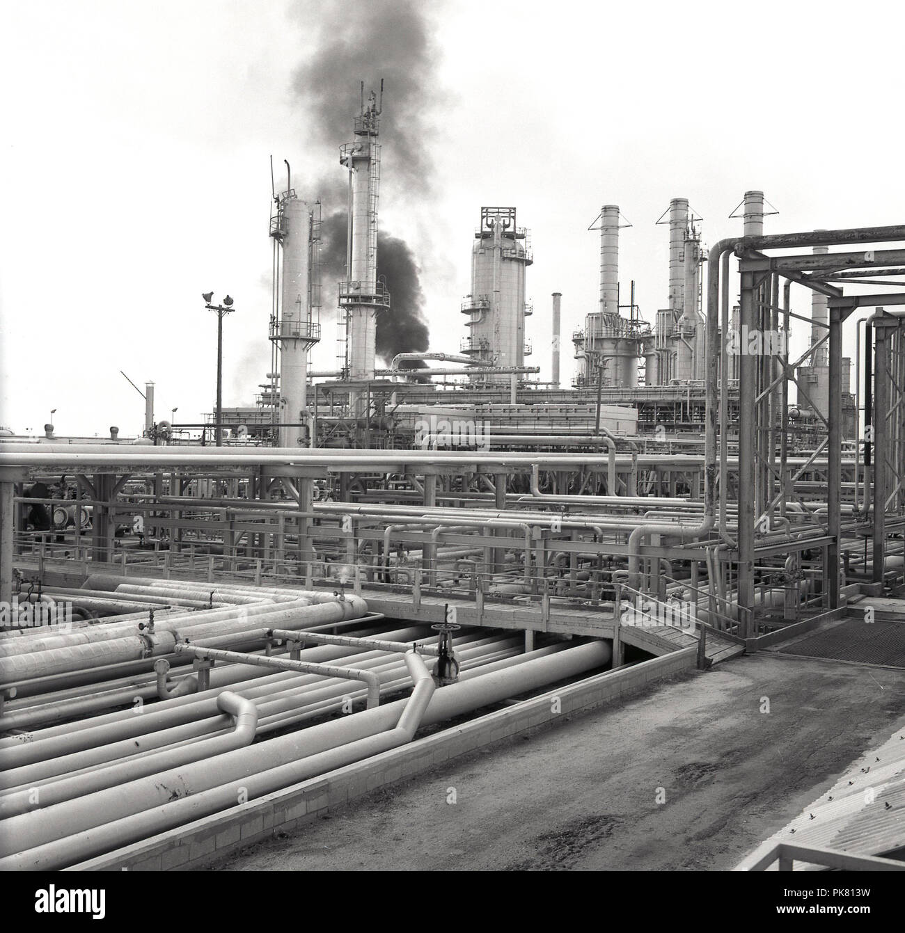 Oil refinery saudi arabia hi-res stock photography and images - Alamy