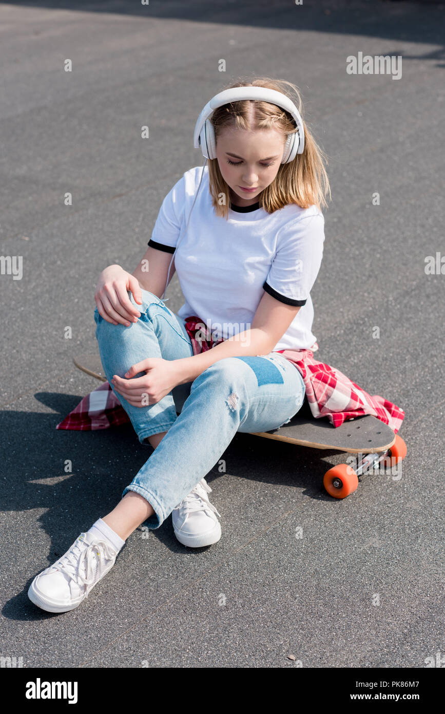 High angle teen girl listening hi-res stock photography and images - Alamy