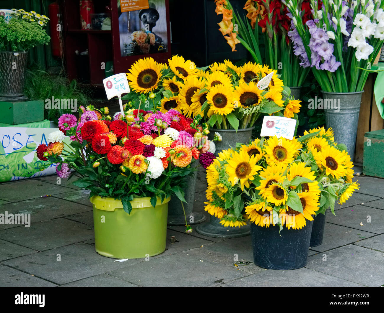 Flower market munich stall hires stock photography and images Alamy