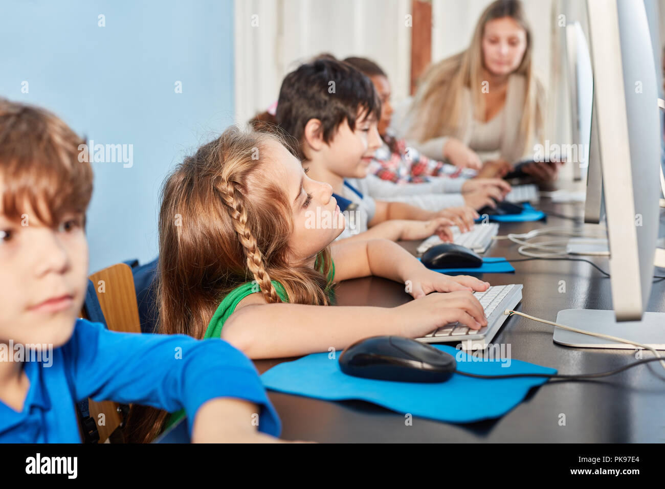 Primary school children study computer science in computer science ...