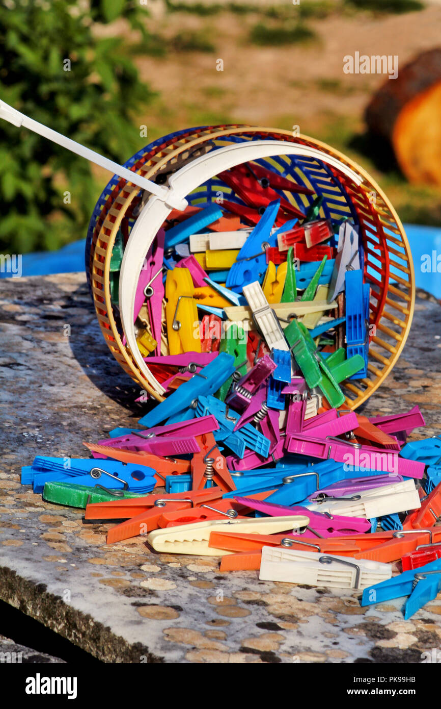 Hang wire basket hires stock photography and images Alamy