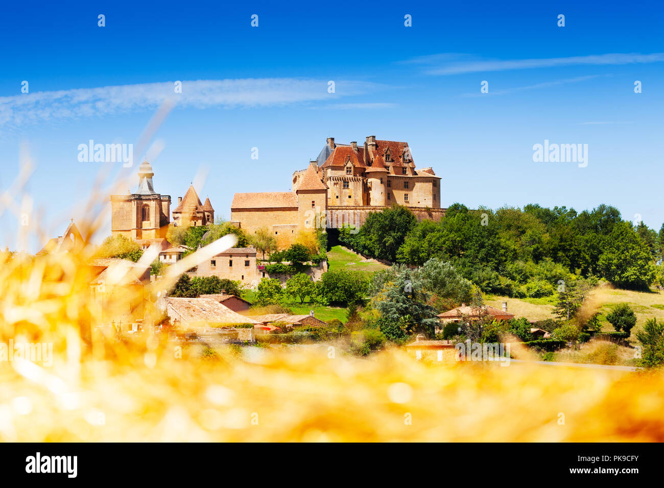 Medieval hill top village hi-res stock photography and images - Alamy