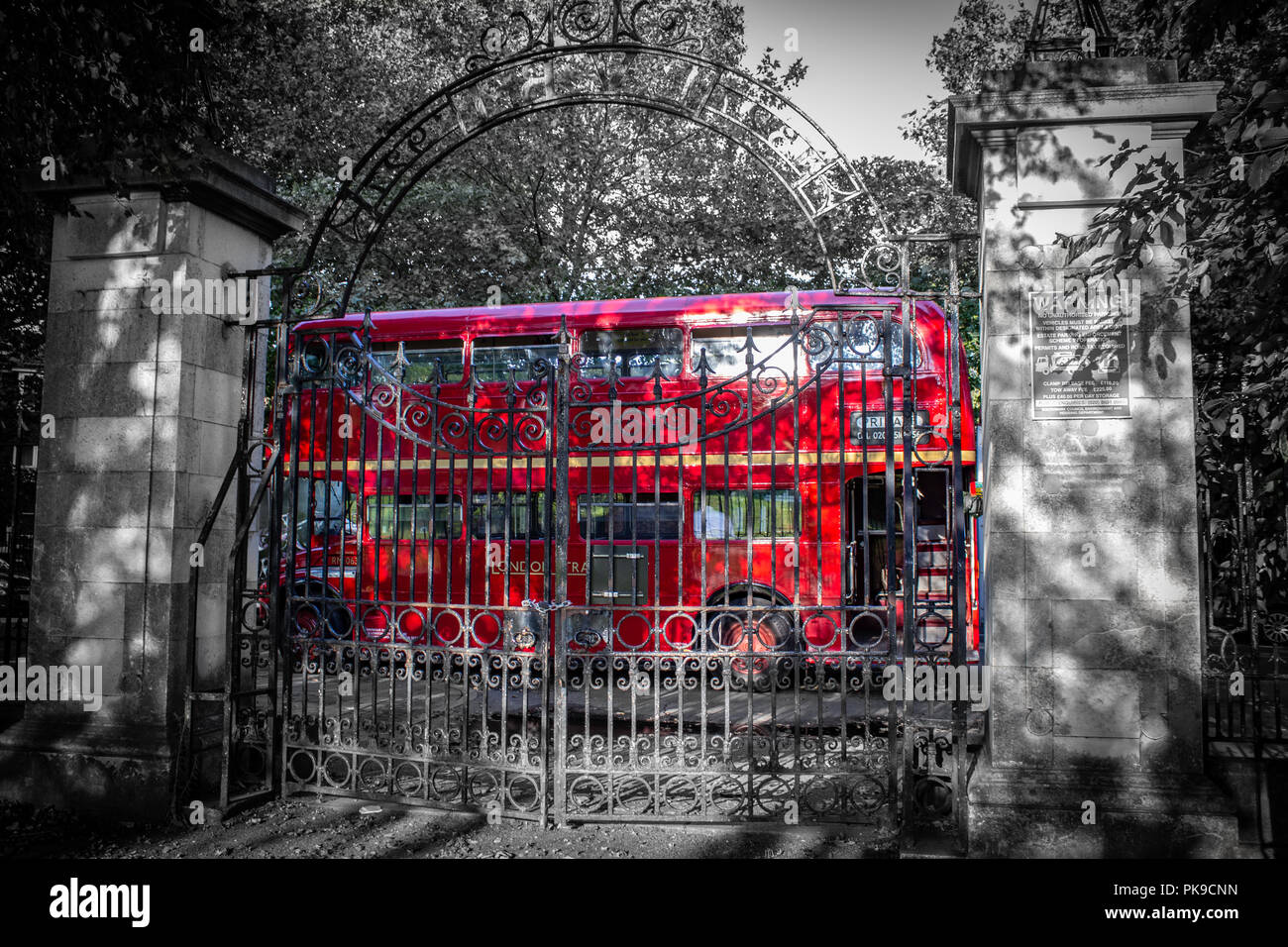 Red wedding bus london hi-res stock photography and images - Alamy