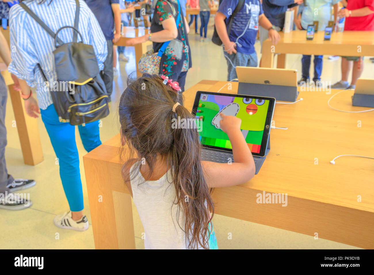 Cupertino,CA,United States - August 12, 2018: Child playing a kids app on Ipad in the new Apple store and Headquarters of Apple Park Visitor Center, Tantau Avenue, Cupertino, Silicon Valley,California Stock Photo