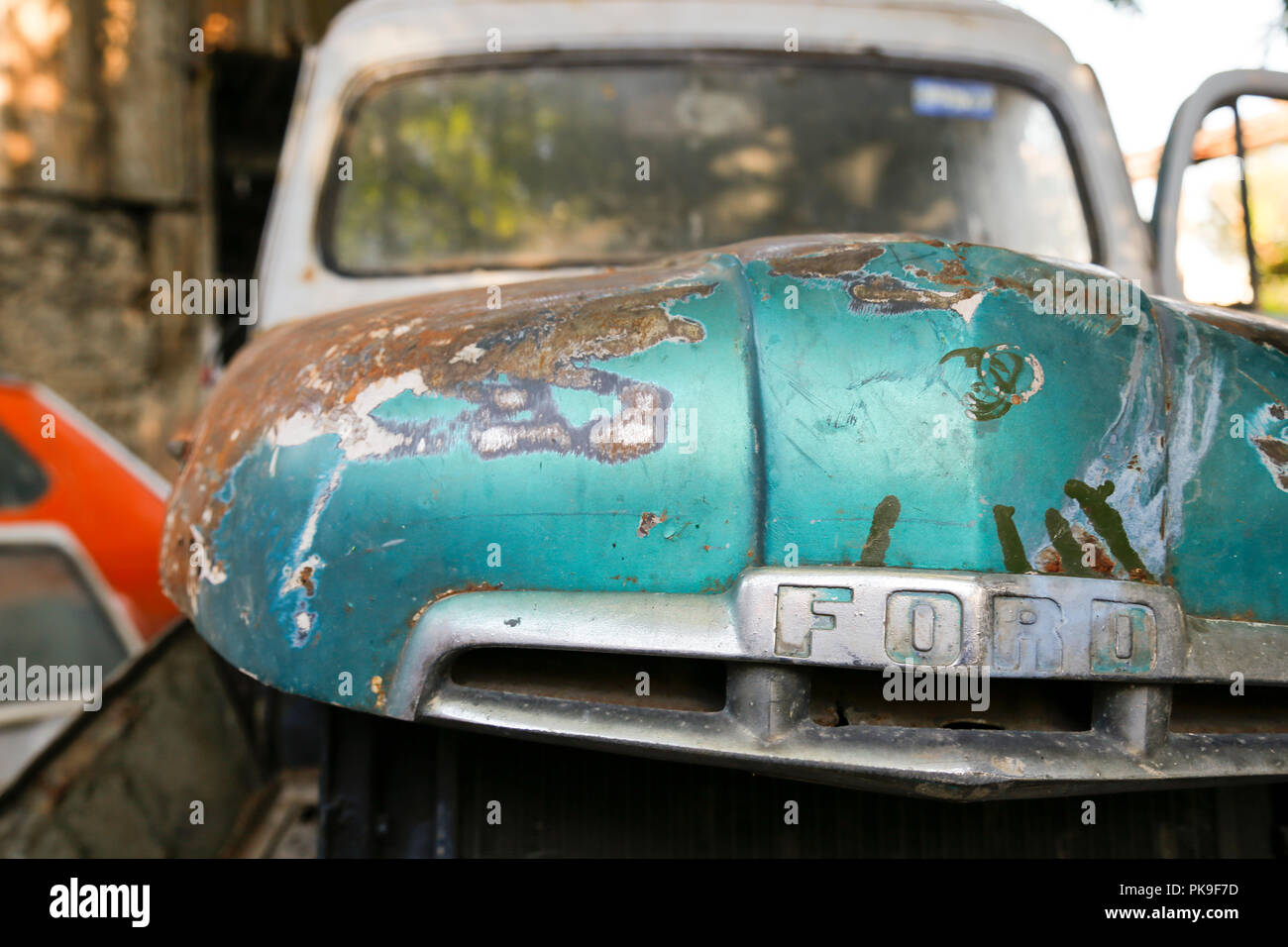 Ford junkyard hi-res stock photography and images - Alamy