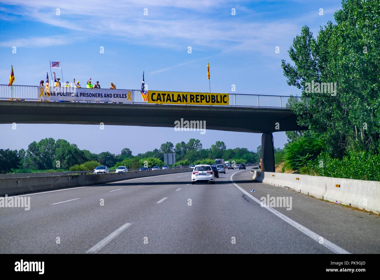 Catalan protestors, wave and cheer on the bridges crossing the A9 motorway in barcelona, spain Stock Photo