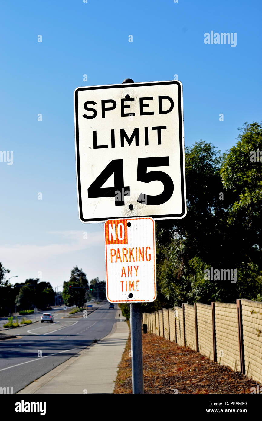 45 mph speed limit and no parking signs, California Stock Photo