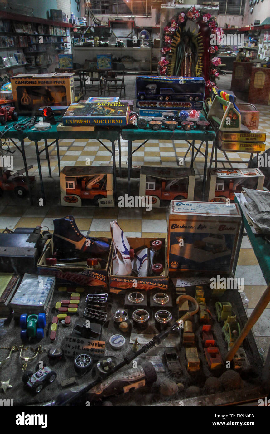 La Juguetería, asi se llama la tienda de juguetes mas antigua Hermosillo. Centro historico de Hermosillo. juguetes, jugueteria. tienda de juguetes Stock Photo - Alamy