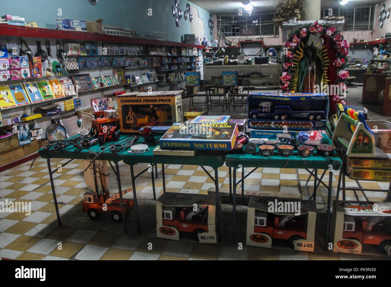 La Juguetería, asi se llama la tienda de juguetes mas antigua Hermosillo. Centro historico de Hermosillo. juguetes, jugueteria. tienda de juguetes Stock Photo - Alamy