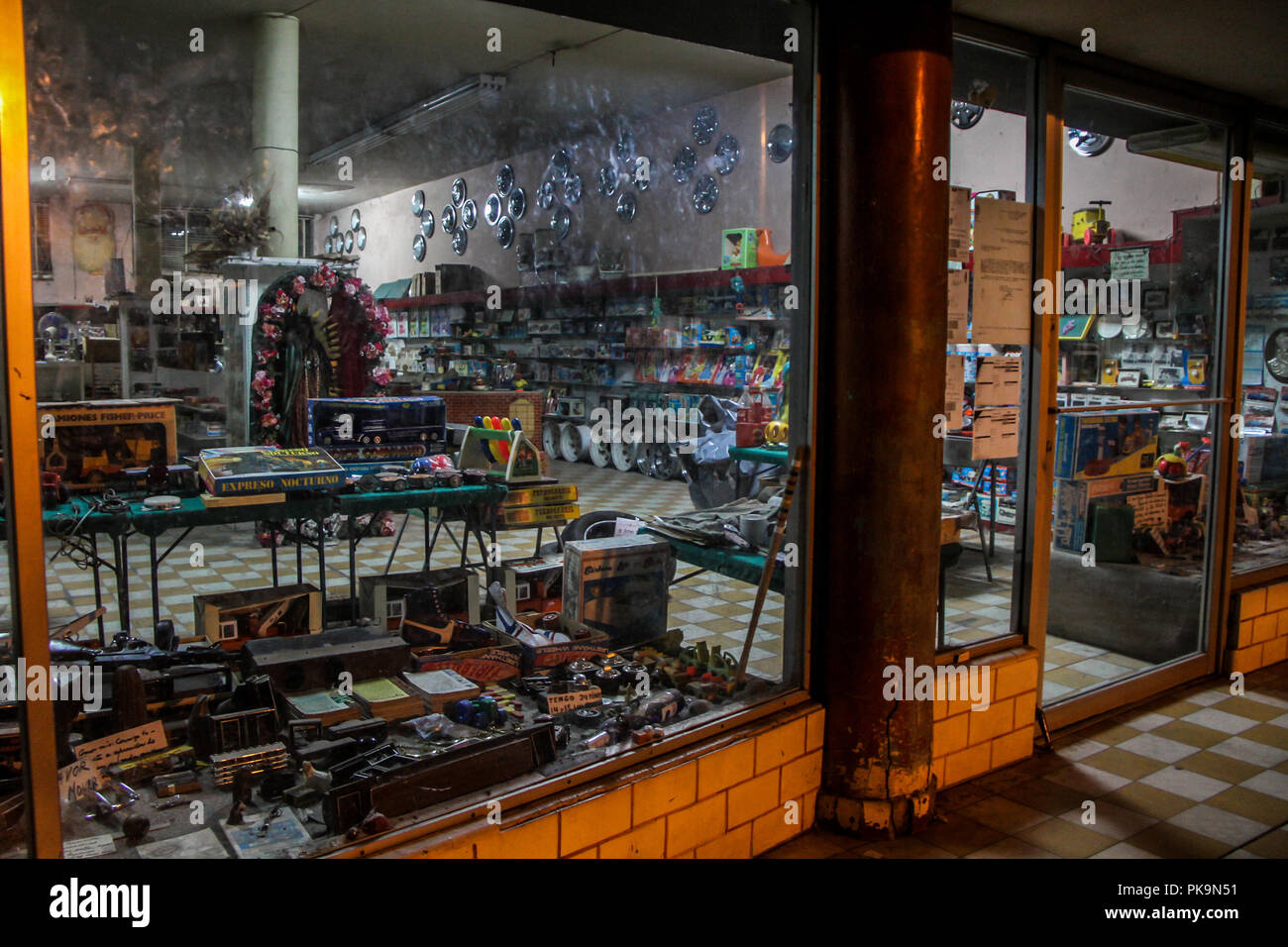 La Juguetería, asi se llama la tienda de juguetes mas antigua Hermosillo.  Centro historico de Hermosillo. juguetes, jugueteria. tienda de juguetes  Stock Photo - Alamy