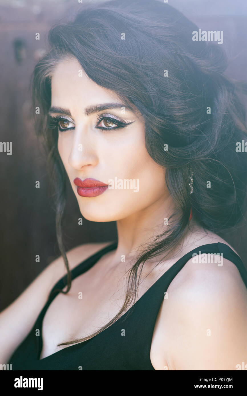 Women thinking makeup outdoor hi-res stock photography and images - Alamy
