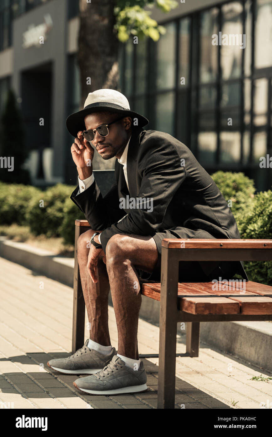 Man wearing fedora full length hi res stock photography and images Alamy