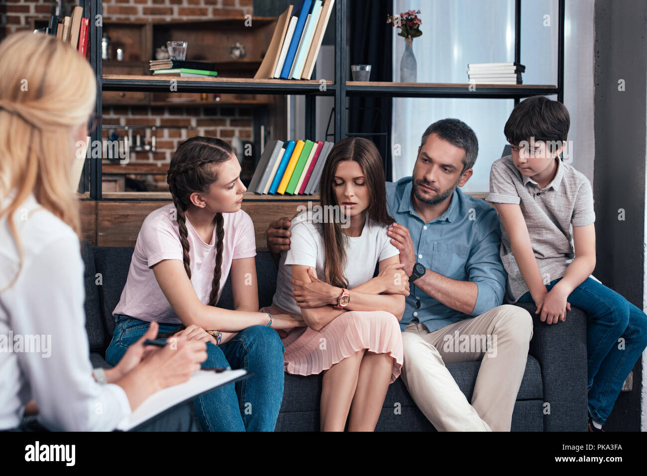 Parents Session Parents with children therapy session hi-res stock photography and ...