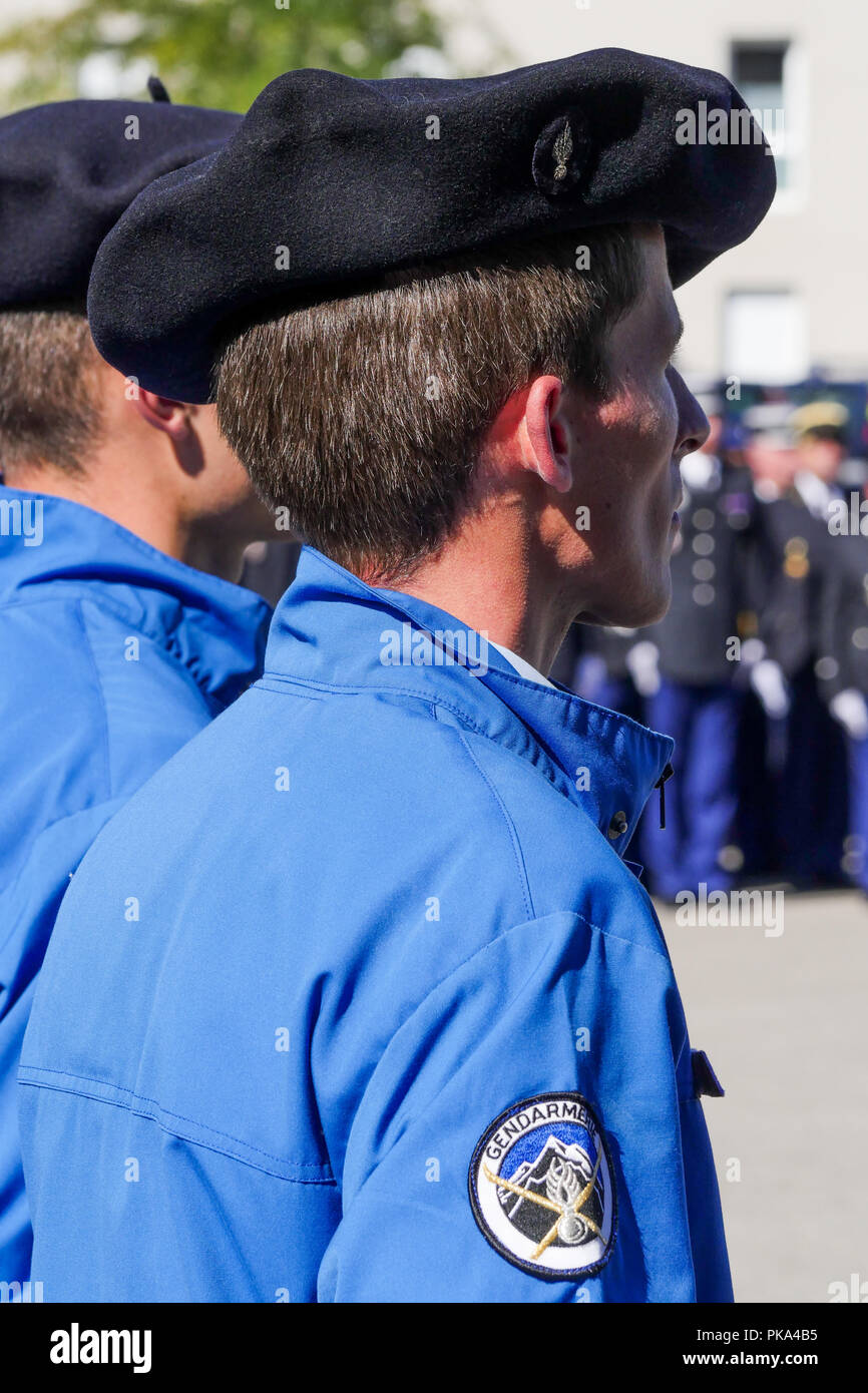 Peloton de gendarmerie de haute montagne hi-res stock photography and  images - Alamy