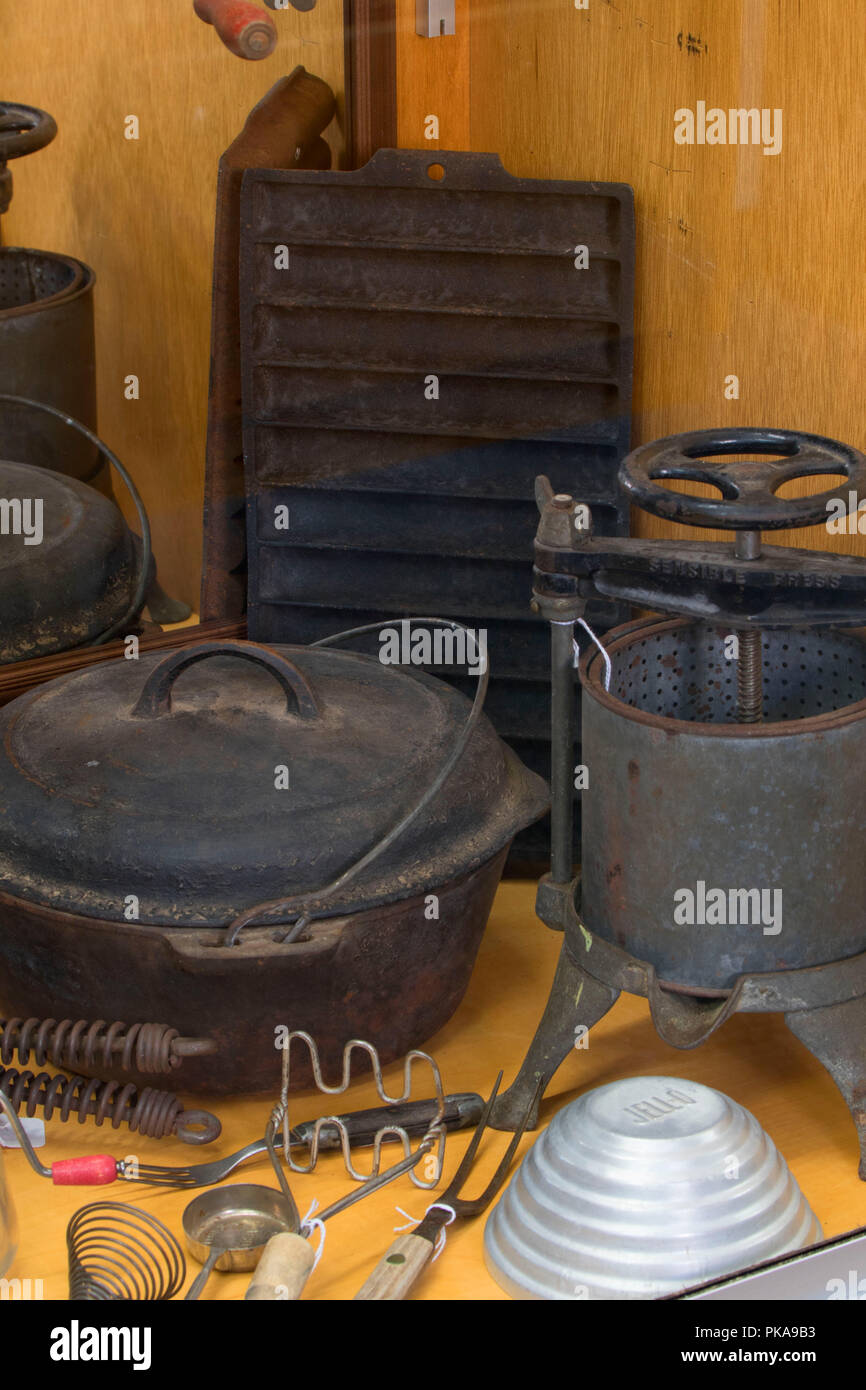 Household artifacts, Waldport Heritage Museum, Waldport, Oregon Stock Photo