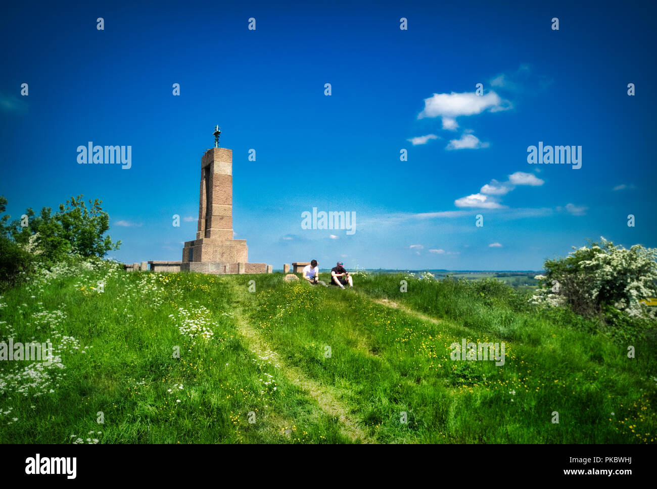 Outskirt of Leicester, Mountsorrel with memorial on top of hill. Stock Photo