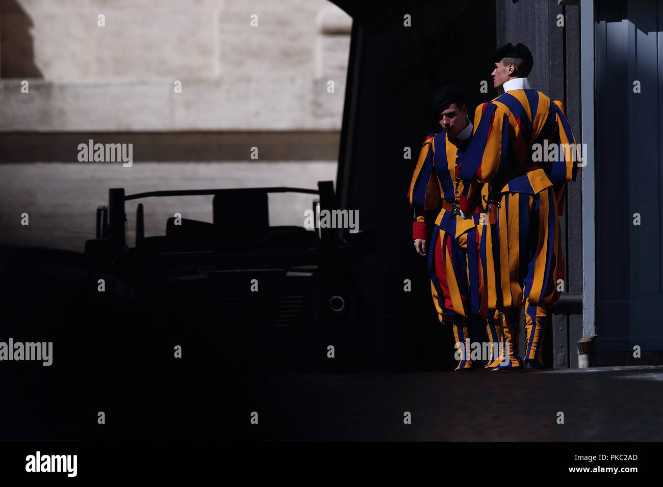 September 12, 2018 - Vatican City (Holy See) Swiss guards attend the Pope Francis General Audience in St. Peter's Square at the Vatican. Credit: Evandro Inetti/ZUMA Wire/Alamy Live News Stock Photo