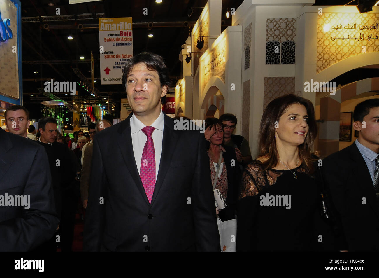 Firmat, Santa Fe, Argentina. 24th Apr, 2014. Fernando Haddad, at the time Mayor of Sao Paulo, with his wife Ana Estela during a visit to Buenos Aires' Book Fair. Haddad has been appointed to replace Inazio Lula da Silva as the PT (Workers Party) Presidential candidate for the upcoming elections. Credit: Patricio Murphy/ZUMA Wire/Alamy Live News Stock Photo