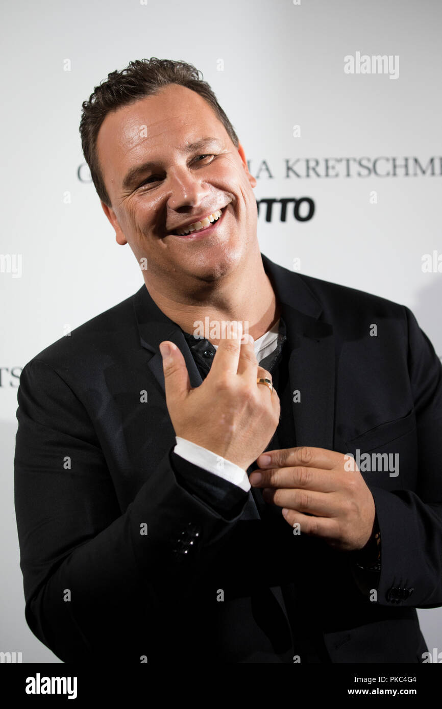 11 September 2018, Hamburg: 11 September 2018, Germany, Hamburg: Fashion  designer Guido Maria Kretschmer shows his wedding ring at a photo shoot  before the presentation of his "Curvy collection". Under the motto "