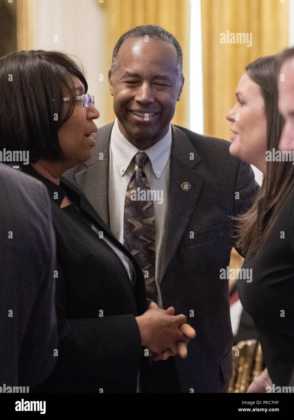 Washington, District of Columbia, USA. 12th Sep, 2018. United States Secretary of Housing and Urban Development Ben Carson, center, looks on as his wife Candy, left, and White House press secretary Sarah Huckabee Sanders, right, converse prior to the arrival of US President Donald J. Trump who will make remarks at the Congressional Medal of Honor Society Reception in the East Room of the White House in Washington, DC on Wednesday, September 12, 2018 Credit: Ron Sachs/CNP/ZUMA Wire/Alamy Live News Stock Photo