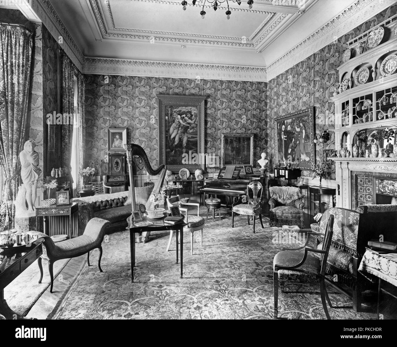Arts and Crafts interior, Holmestead, North Mossley Hill Road, Liverpool, Merseyside, 1901 Artist: Henry Bedford Lemere. Stock Photo