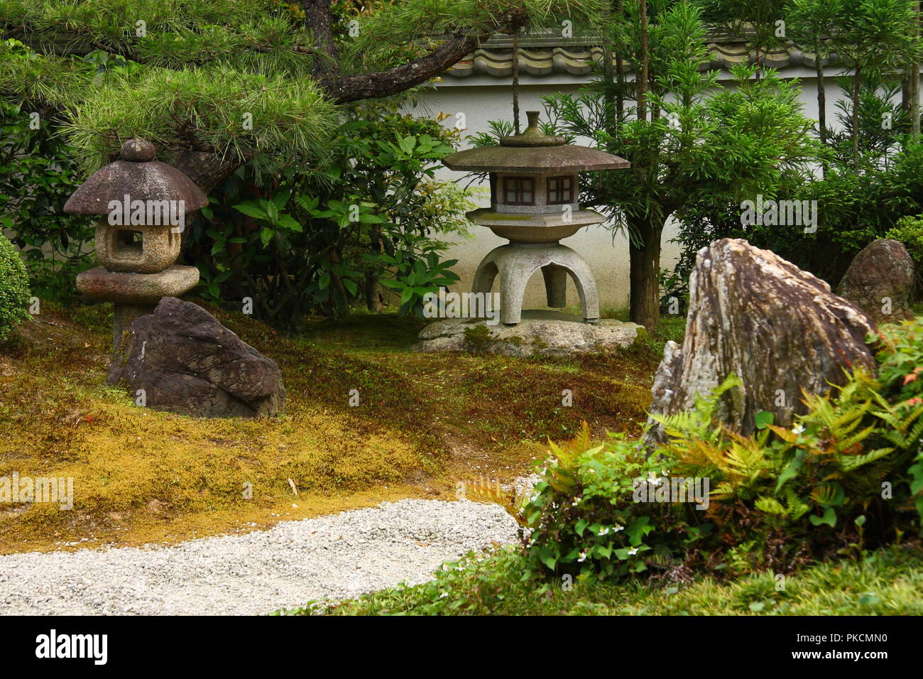 Modern zen japanese garden in Kyoto (Ryounin temple Stock Photo Alamy