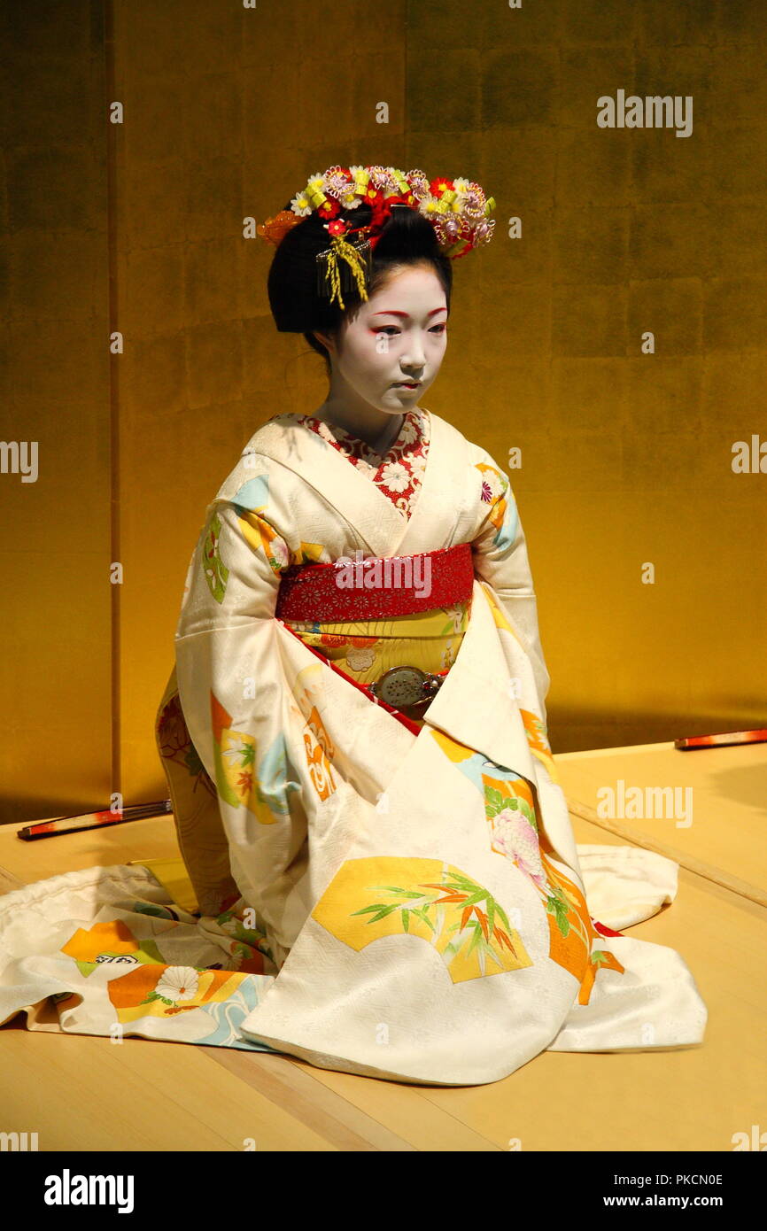 Japanese geishas in Gion, Kyoto Stock Photo Alamy
