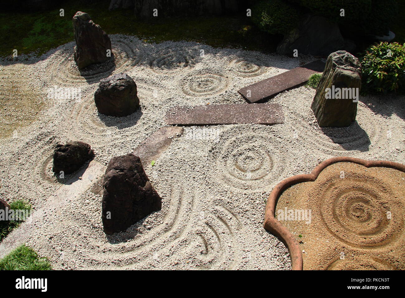 Modern zen japanese garden in Kyoto (Ryounin temple Stock Photo Alamy