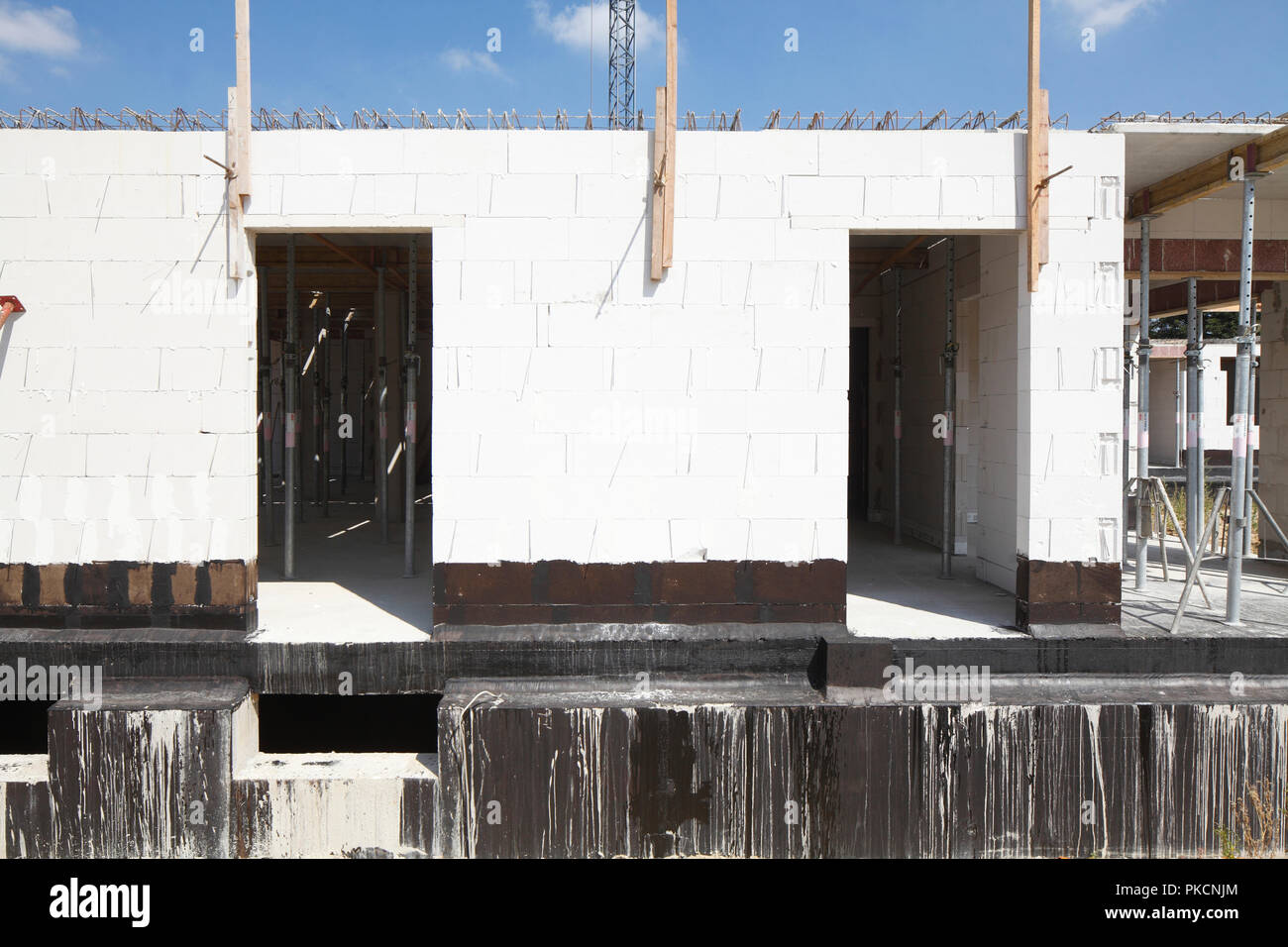 Development area, construction site, white shell with door and window openings, Cloppenburg, Lower Saxony, Germany, Europe I Neubaugebiet, Baustelle, Stock Photo