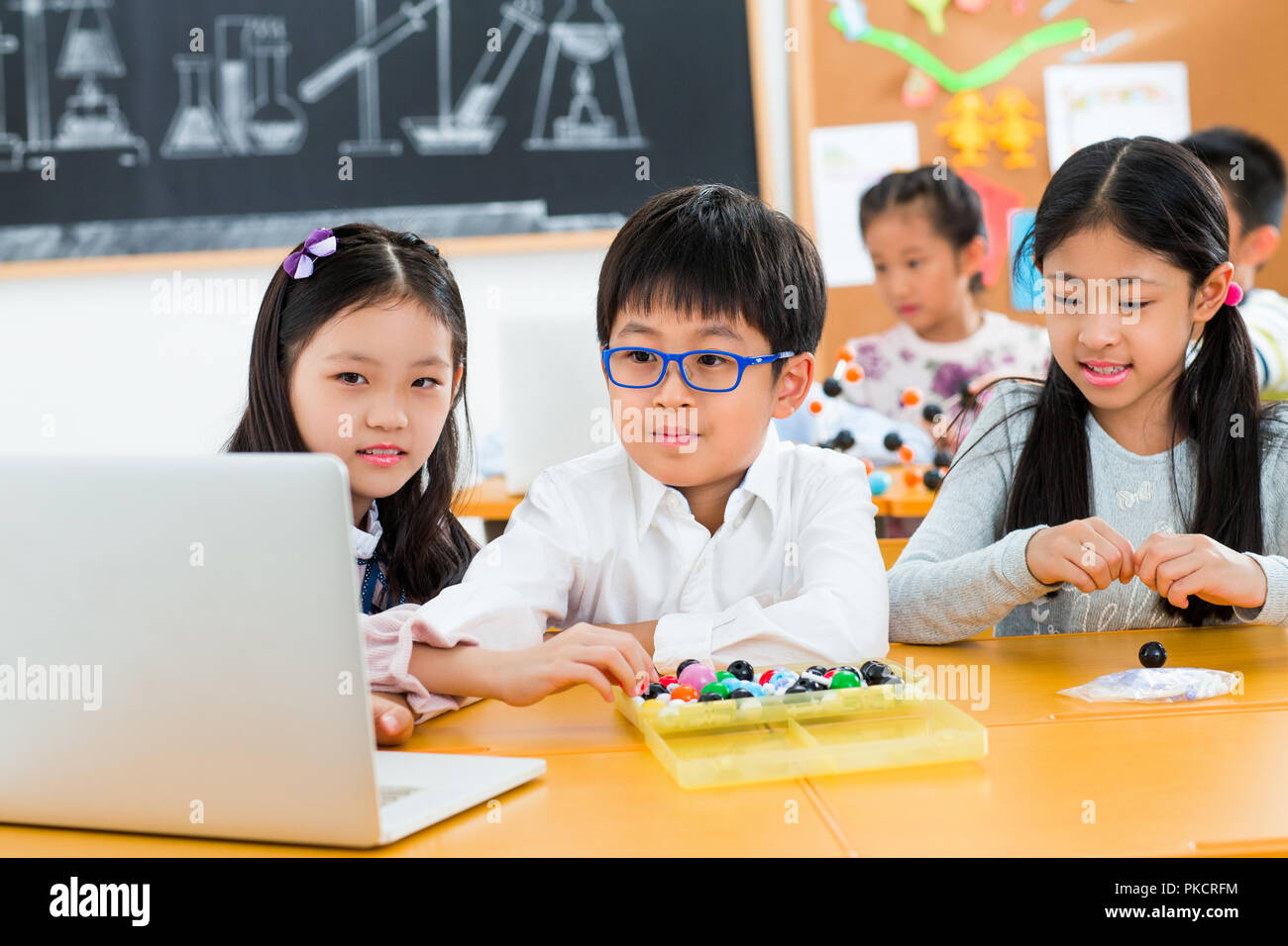 Elementary school students use computers in the classroom Stock Photo