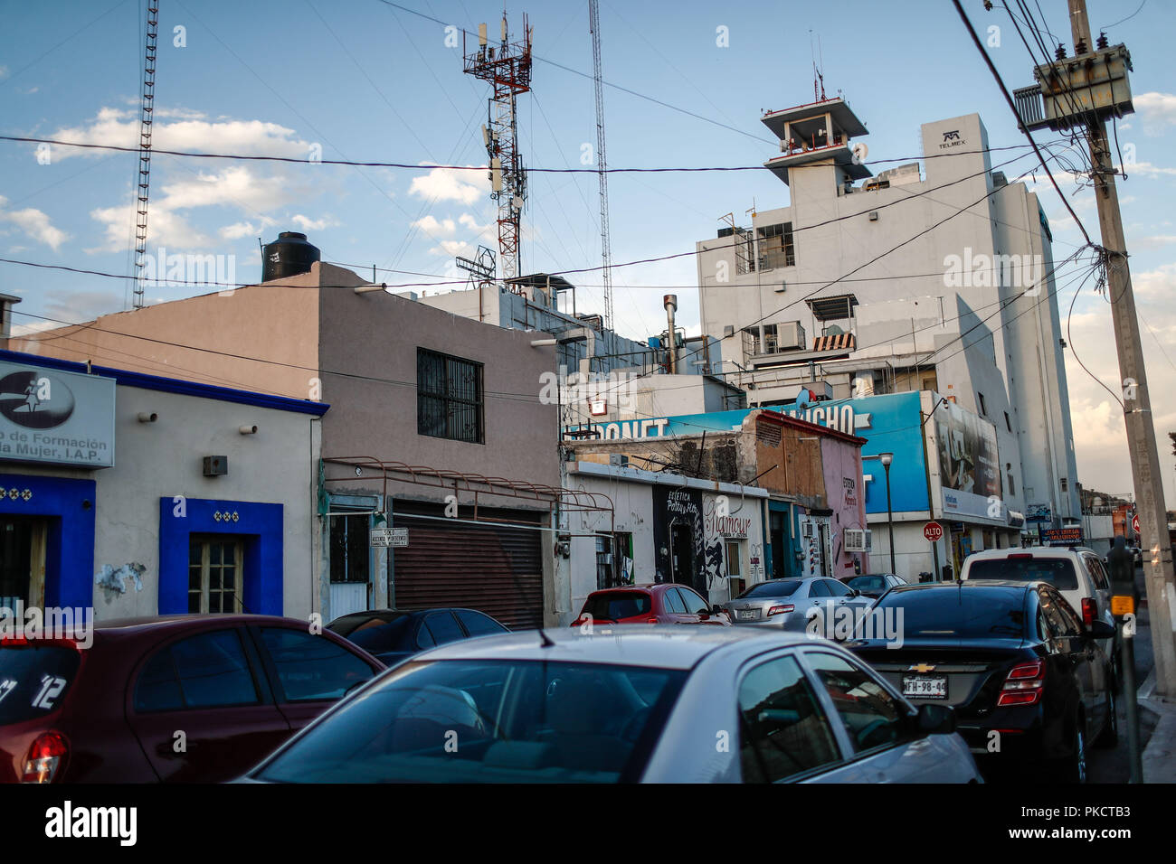 Daily life in the historic center of Hermosillo, Sonora, Mexico. Telmex Building in Morelia Street. Electric light post, telephone calbes, visual saturation, telephone antenna, communications. Temex building (Photo: Luis Gutierrez / NortePhoto)  Vida cotidiana en el centro historico de Hermosillo, Sonora, Mexico. Edificio Telmex en la Calle Morelia . Poste de luz electrica, calbes de telefonia, saturacion visual, Antena telefonica, comunicaciones. edificio Temex  (Photo: Luis Gutierrez /NortePhoto) Stock Photo