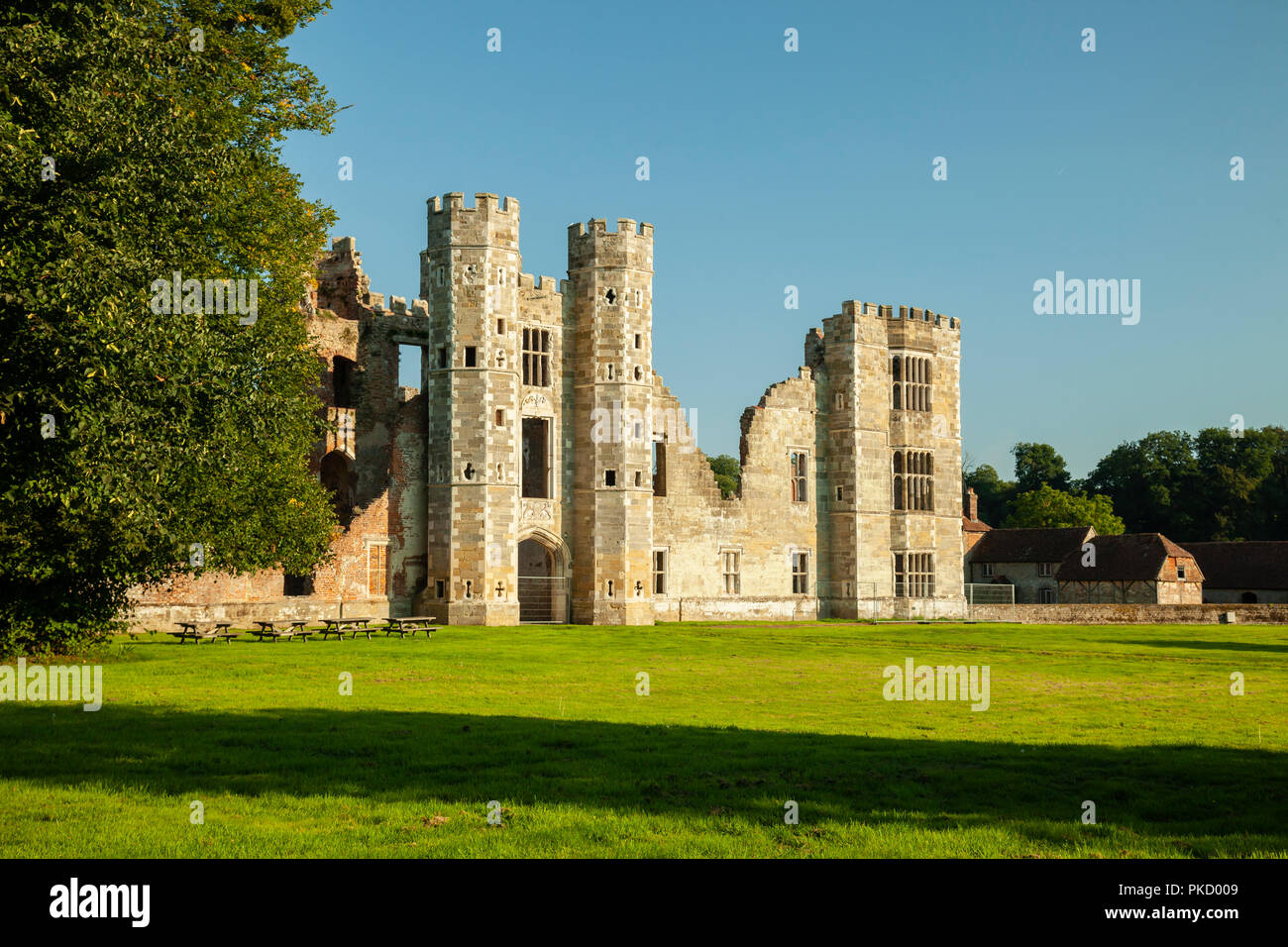 Cowdray house summer hi-res stock photography and images - Alamy