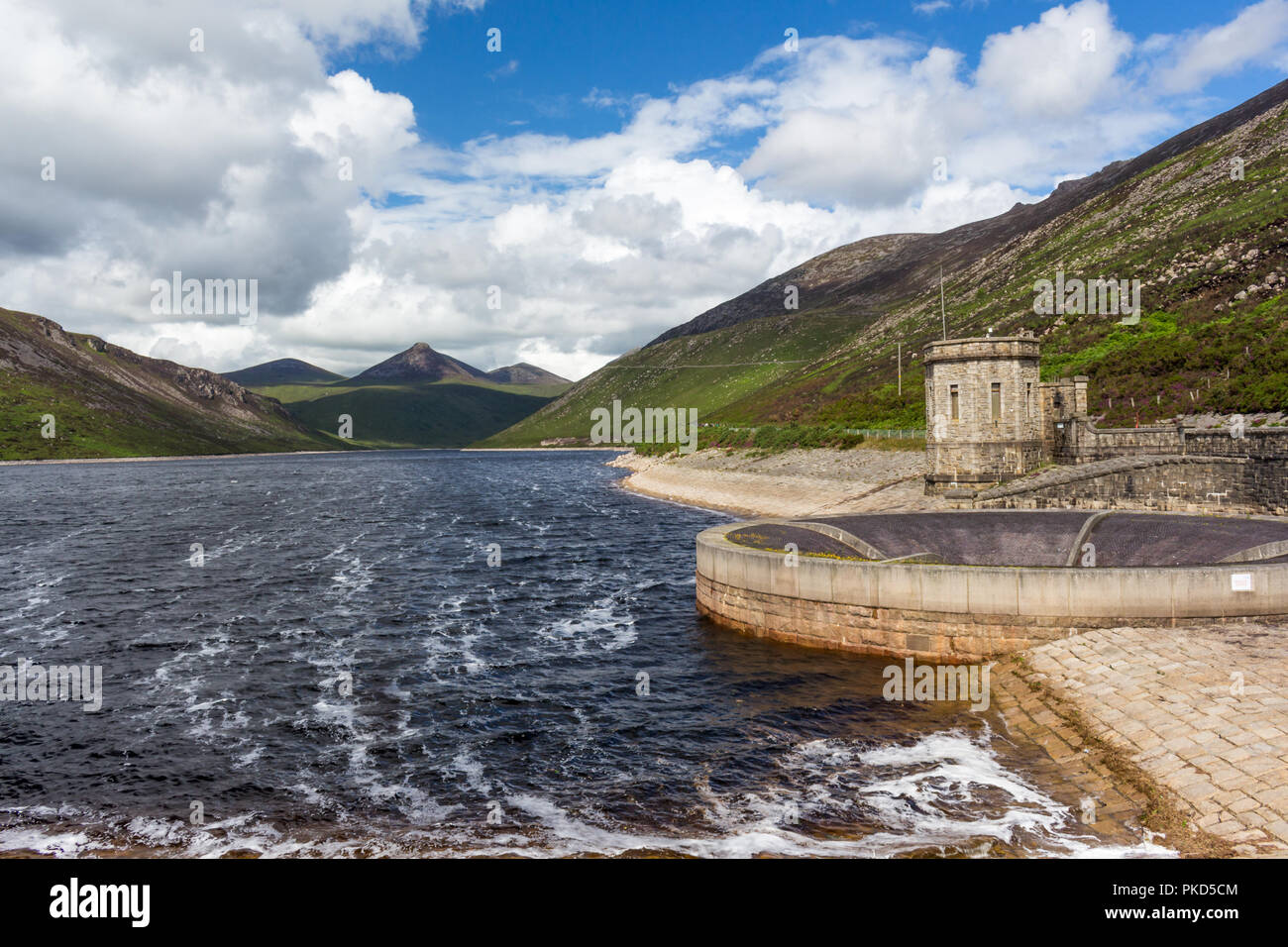 Silent Valley Reservoir with round overflow and Slieve Binnian on right and view to Doan Mountain in the Mourne Mountains. SIlent Valley, near Kilkeel Stock Photo