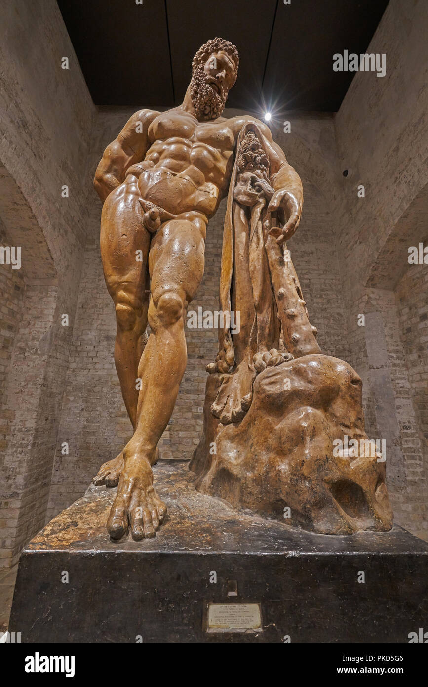 Statue of hercules royal academy hi-res stock photography and images ...