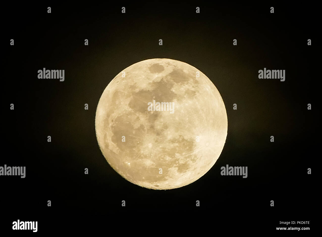 Full moon on dark black sky at night Stock Photo - Alamy