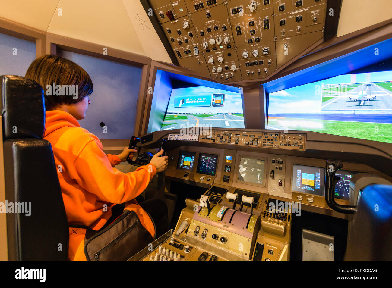 Flight simulator cockpit hi-res stock photography and images - Alamy