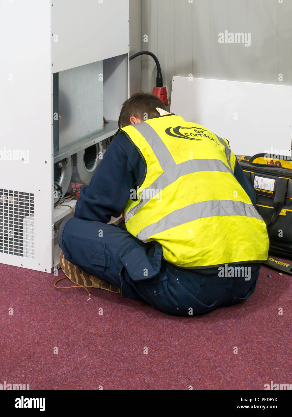 Air conditioning unit hires stock photography and images Alamy