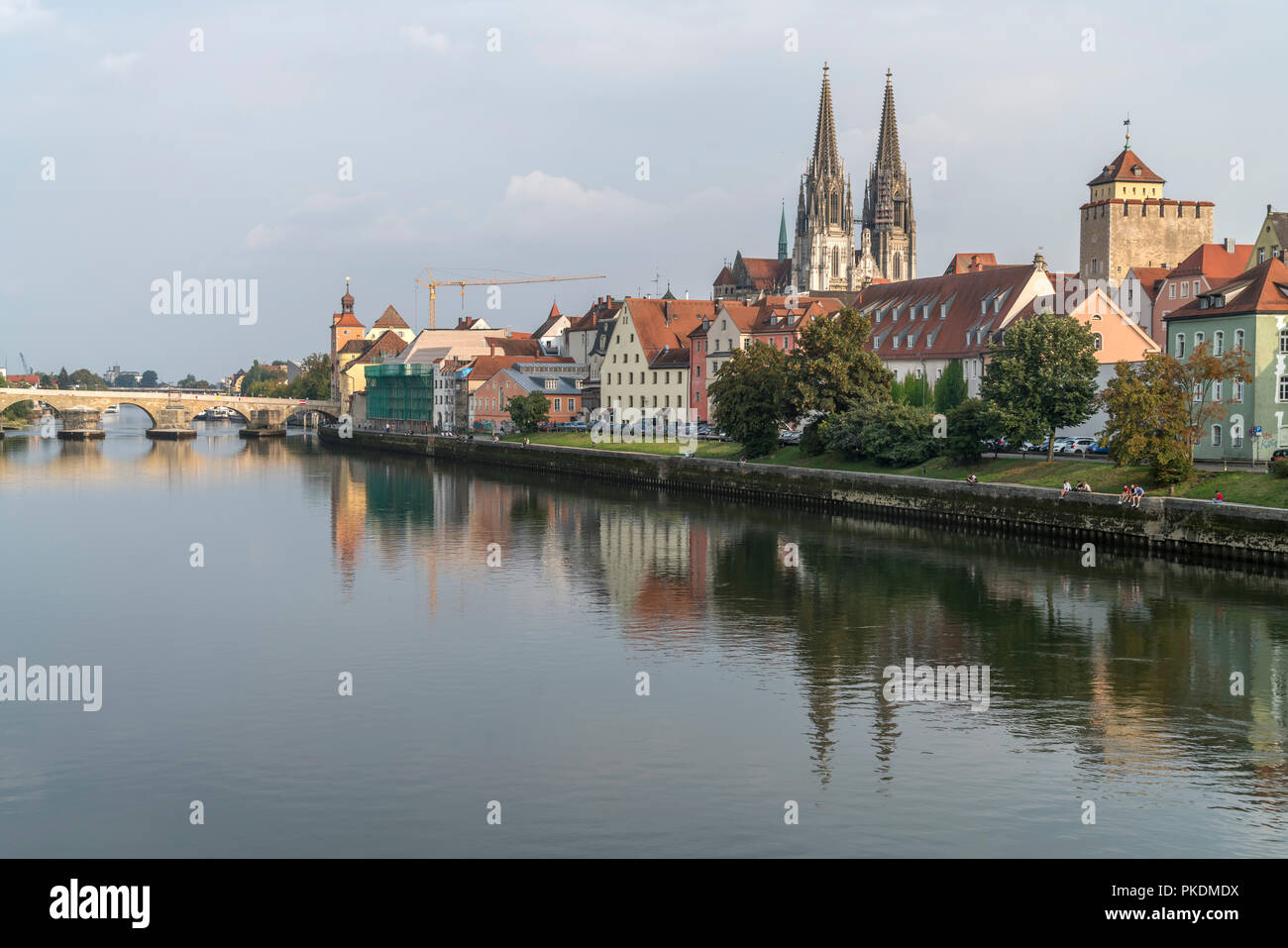 Stadtansicht mit Donau, Altstadt  und Dom St. Peter in Regensburg, Bayern, Deutschland, Europa | cityscape with Danube river and Regensburg Cathedral  Stock Photo