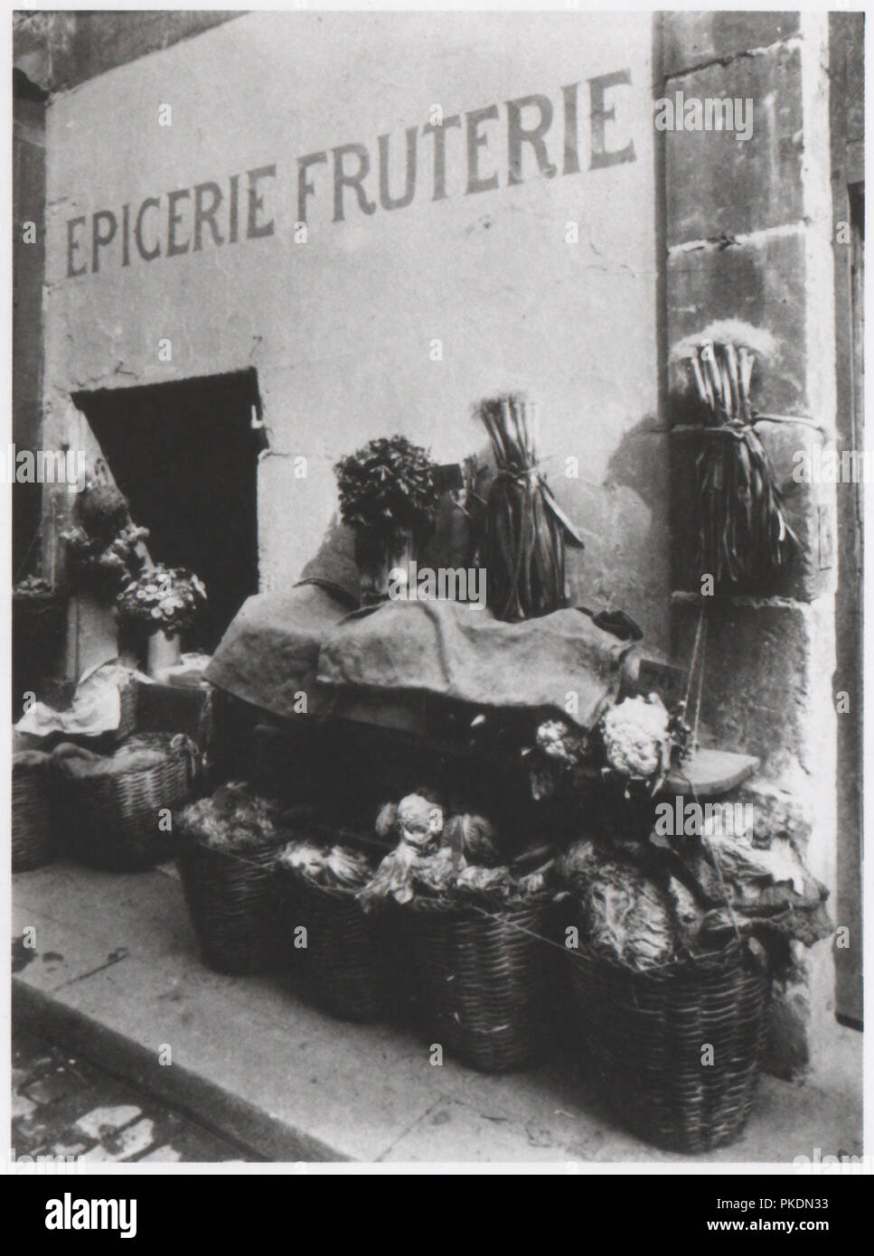 Epicerie Fruterie or fruit grocers store in France 1915 photographed by Eugene Atget a pioneer of documentary photography, who photographed every day life and places in Paris Stock Photo