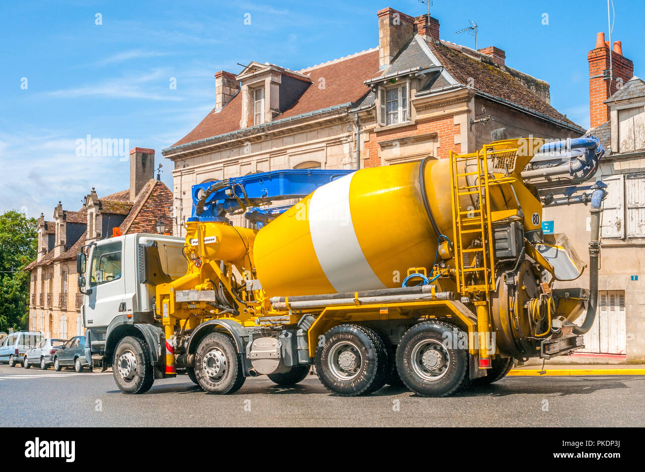 Concrete mixer lorry hires stock photography and images Alamy